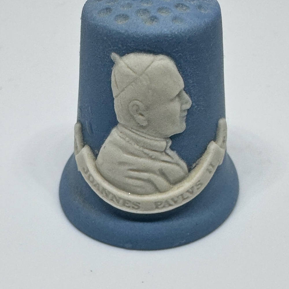 Wedgwood Blue Jasperware Pope John Paul II Collectible Thimble J1000